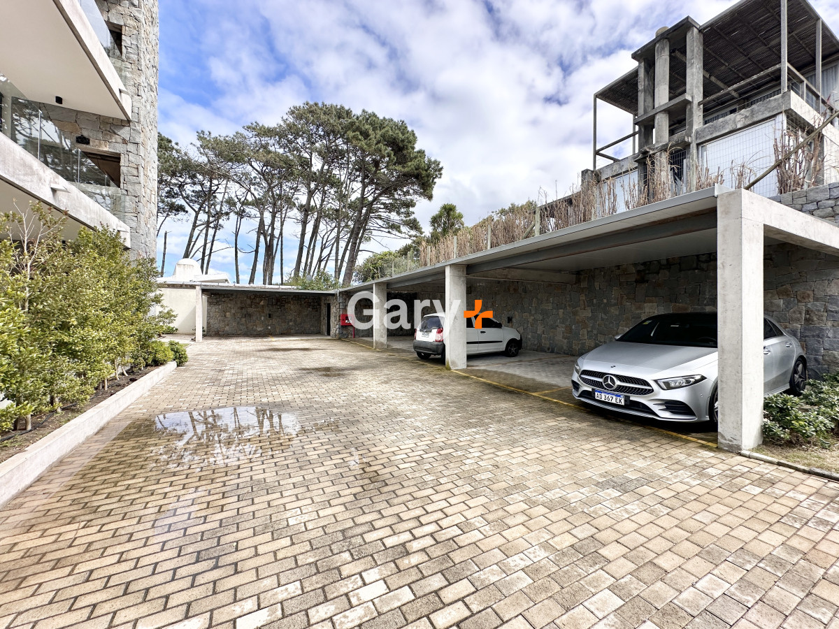 Apartamento ID.28817 - Apartamento en venta de 2 dormitorios y 2 baños, Rincón del Indio, Playa Brava,  Punta del Este.