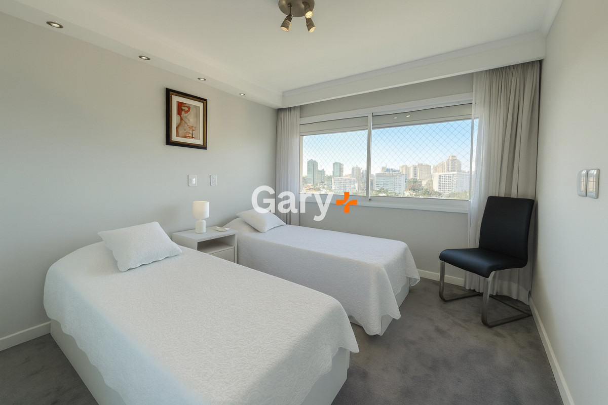 Apartamento ID.28772 - Apartamento en venta, 3 dormitorios y dependencia de servicio, Playa Mansa