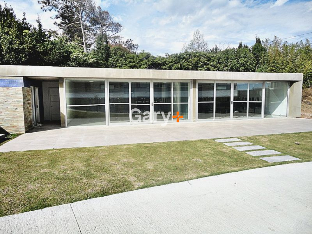 Apartamento ID.1147 - Apartamento en venta Playa Mansa 3 dormitorios