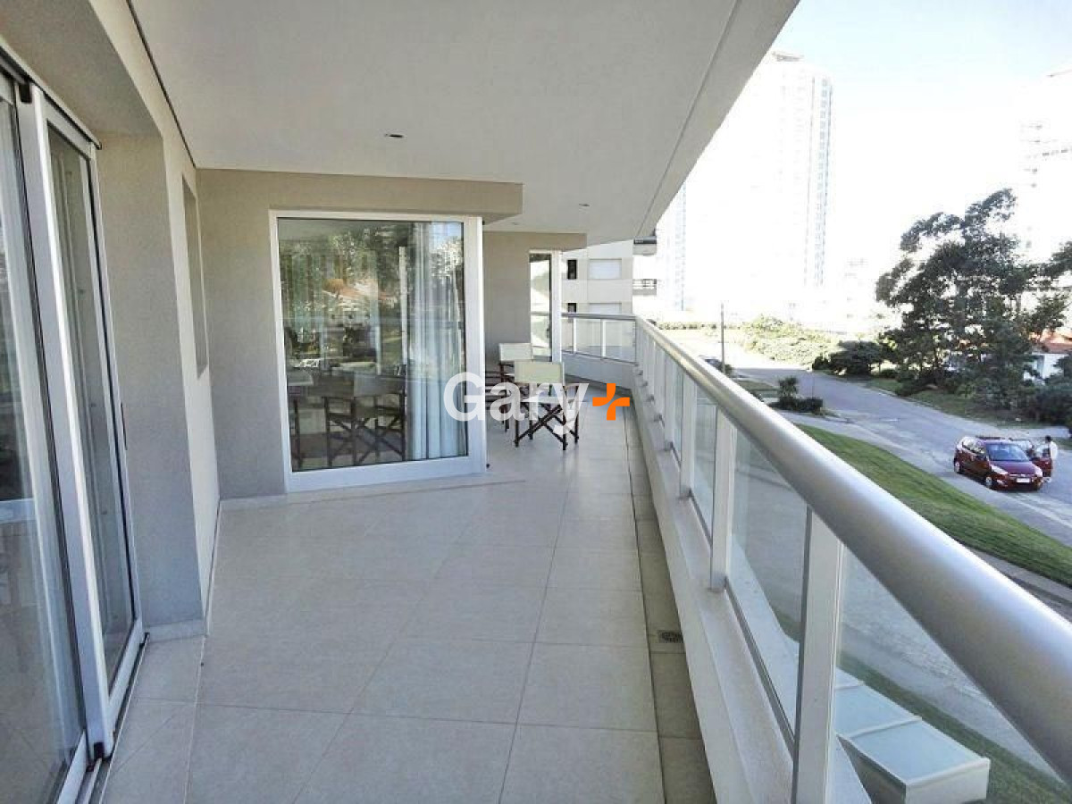 Apartamento ID.3552 - Semi piso en alquiler temporario Punta Del Este
