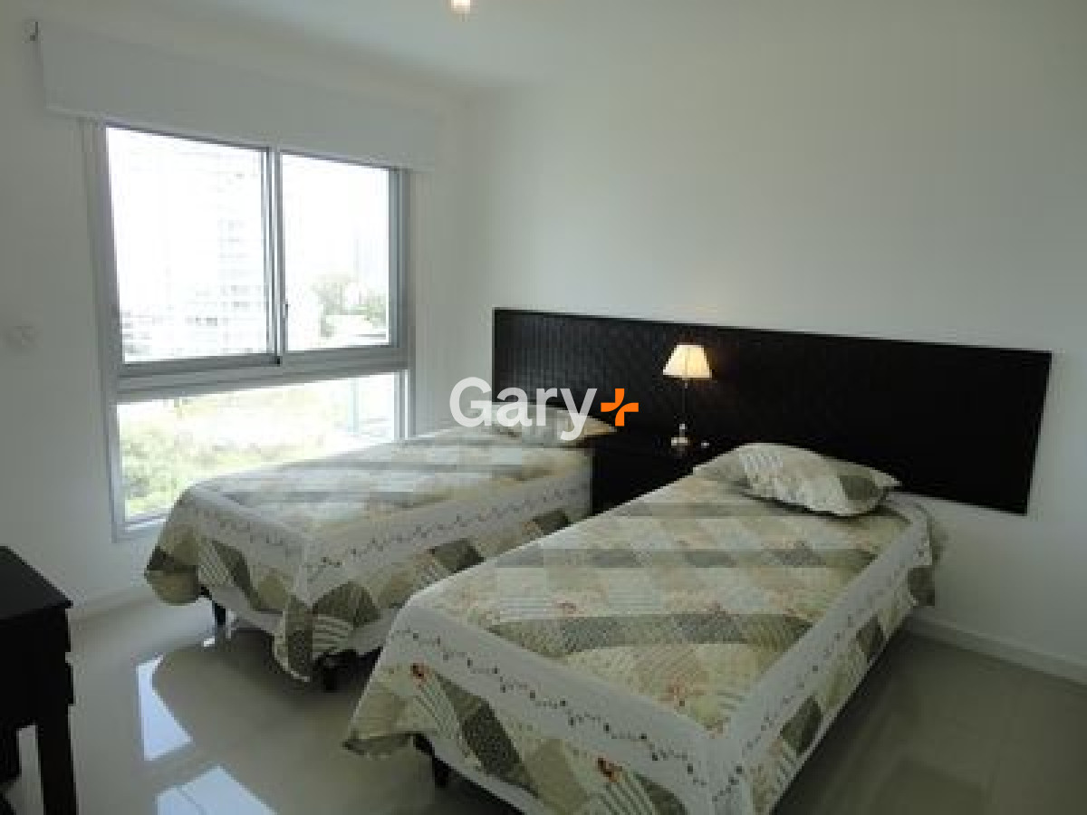Apartamento ID.3600 - Apartamento en venta y alquiler temporario  3 dormitorios en Playa Brava, Punta del Este