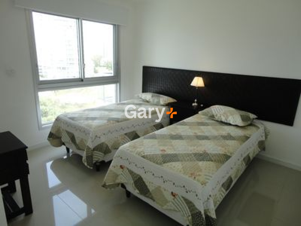 Apartamento ID.3600 - Apartamento en venta y alquiler temporario  3 dormitorios en Playa Brava, Punta del Este