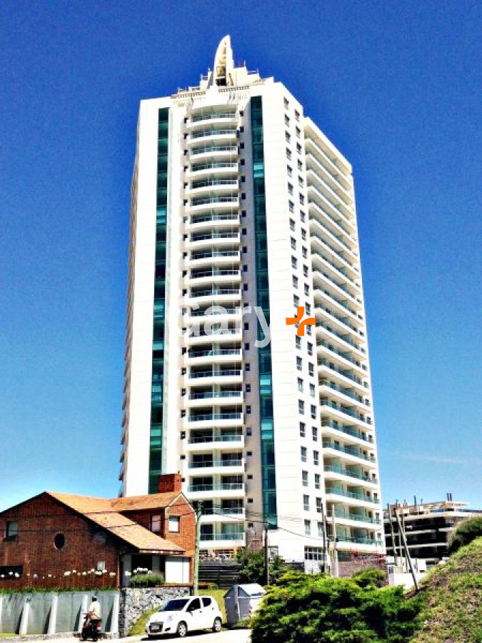 Apartamento ID.3600 - Apartamento en venta y alquiler temporario  3 dormitorios en Playa Brava, Punta del Este