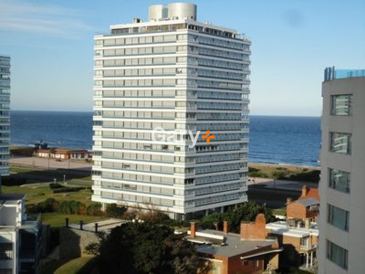 Apartamento ID.3600 - Apartamento en venta y alquiler temporario  3 dormitorios en Playa Brava, Punta del Este