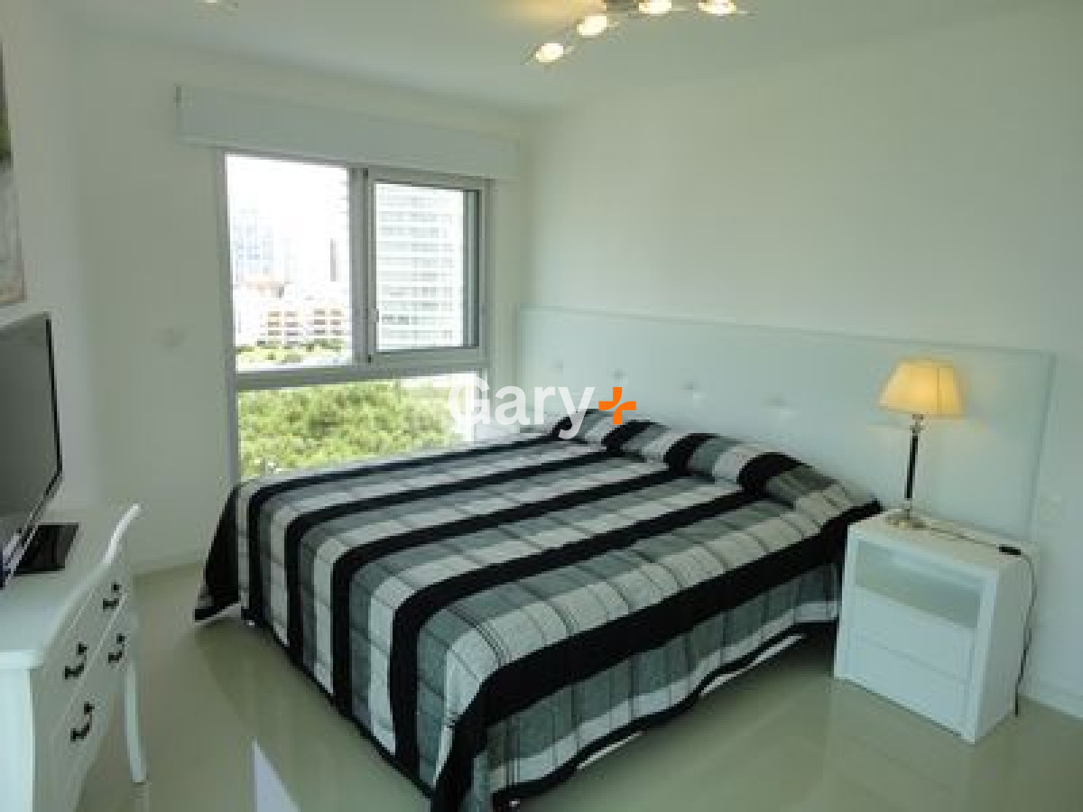Apartamento ID.3600 - Apartamento en venta y alquiler temporario  3 dormitorios en Playa Brava, Punta del Este