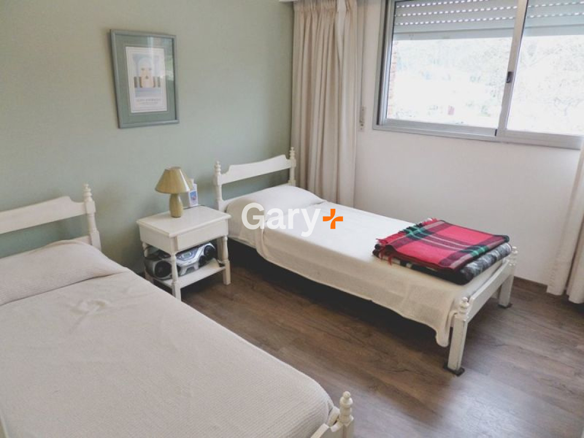 Apartamento ID.708 - Apartamento en venta Playa Mansa frente al mar  2 dormitorios