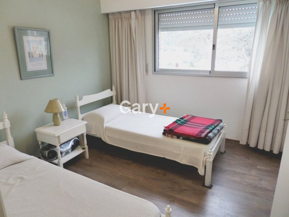 Apartamento ID.708 - Apartamento en venta Playa Mansa frente al mar  2 dormitorios