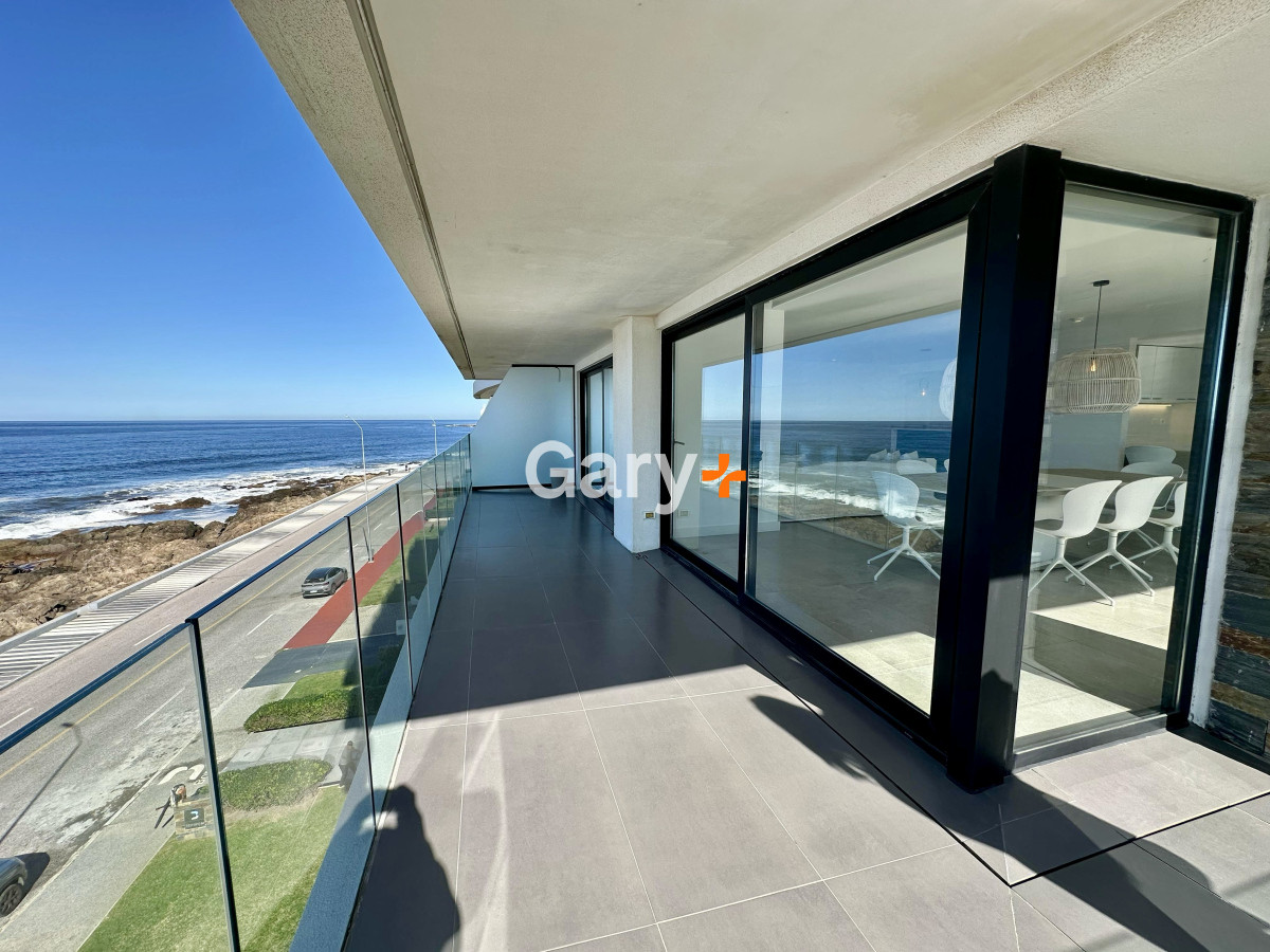 Apartamento ID.27420 - Apartamento en venta de 3 dormitorios en Punta del Este, peninsula frente al mar