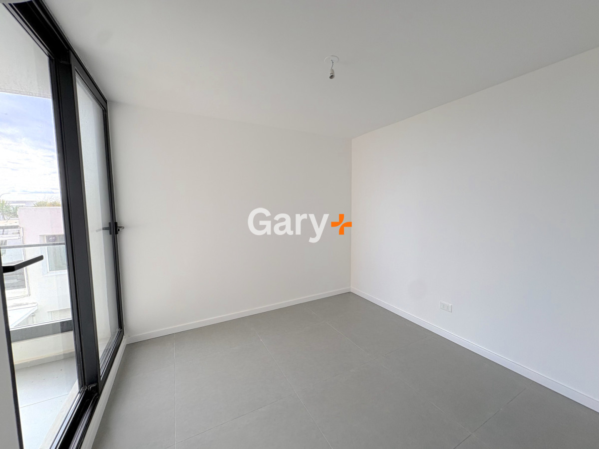 Apartamento ID.27642 - Apartamento en venta frente al mar de 3 dormitorios en suite, Punta del Este 