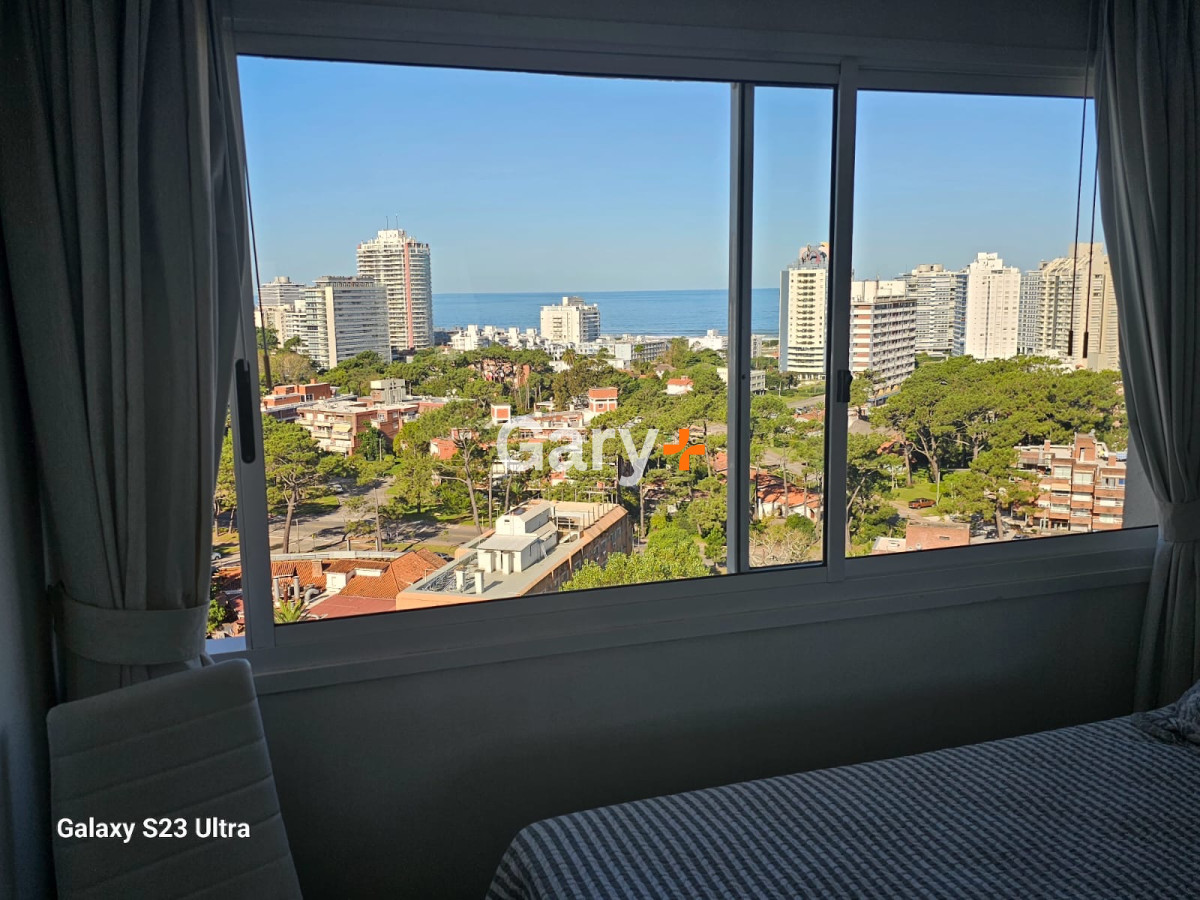 Apartamento ID.26317 - Apartamento de 2 dormitorios playa mansa Punta del Este con vista al mar