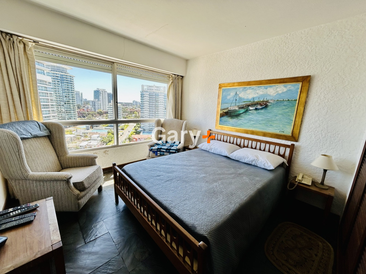 Apartamento ID.27281 - Apartamento de 1 dormitorio en venta frente a playa Brava parada 2.