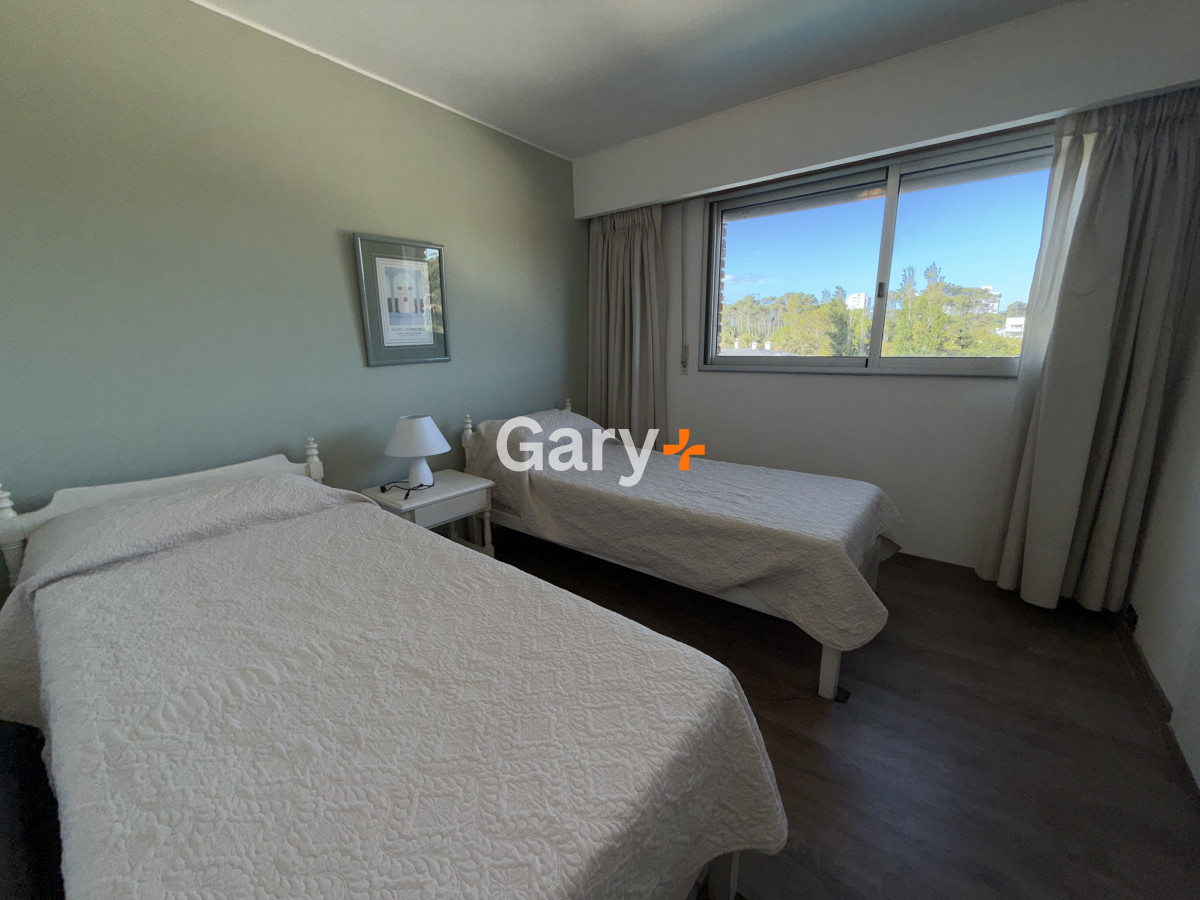 Apartamento ID.708 - Apartamento en venta Playa Mansa frente al mar  2 dormitorios