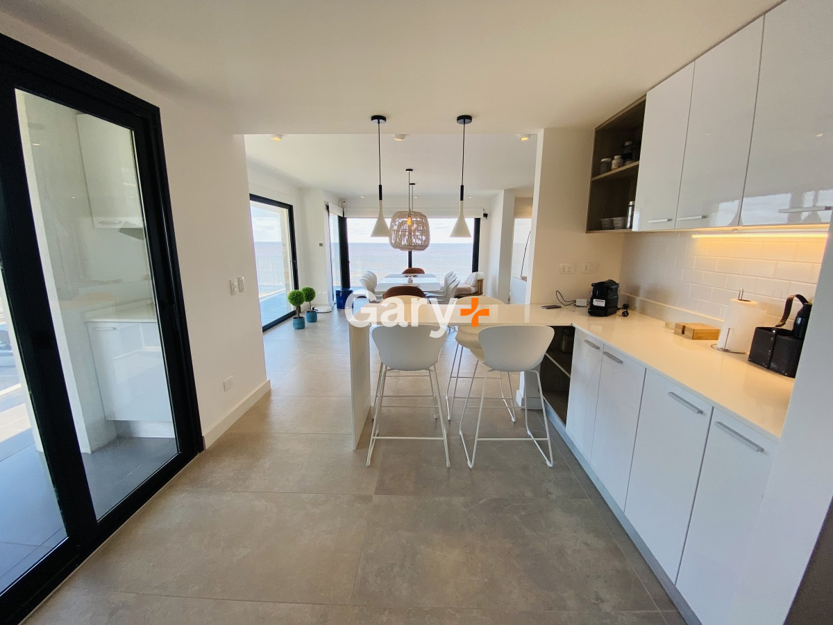 Apartamento ID.27420 - Apartamento en venta de 3 dormitorios en Punta del Este, peninsula frente al mar