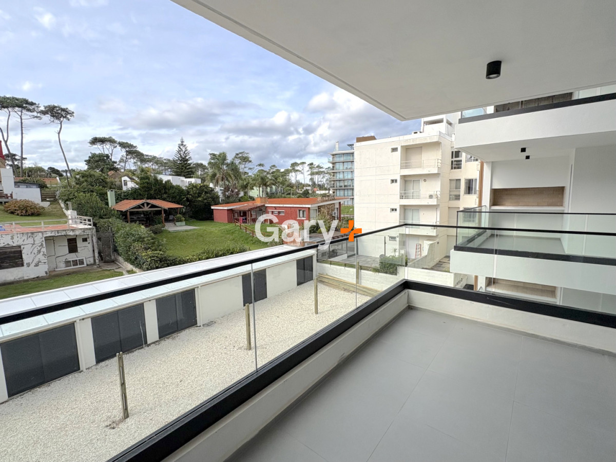 Apartamento ID.27642 - Apartamento en venta frente al mar de 3 dormitorios en suite, Punta del Este 