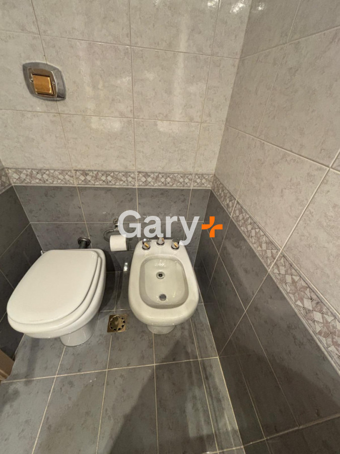 Apartamento ID.11015 - Apartamento en alquiler de 3 dormitorios y dependencia frente al mar en Playa Brava Punta del Este