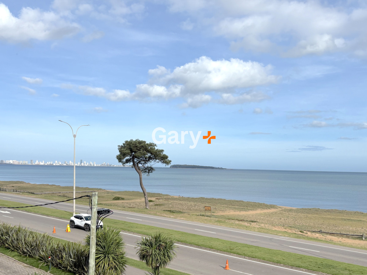 Apartamento ID.27642 - Apartamento en venta frente al mar de 3 dormitorios en suite, Punta del Este 