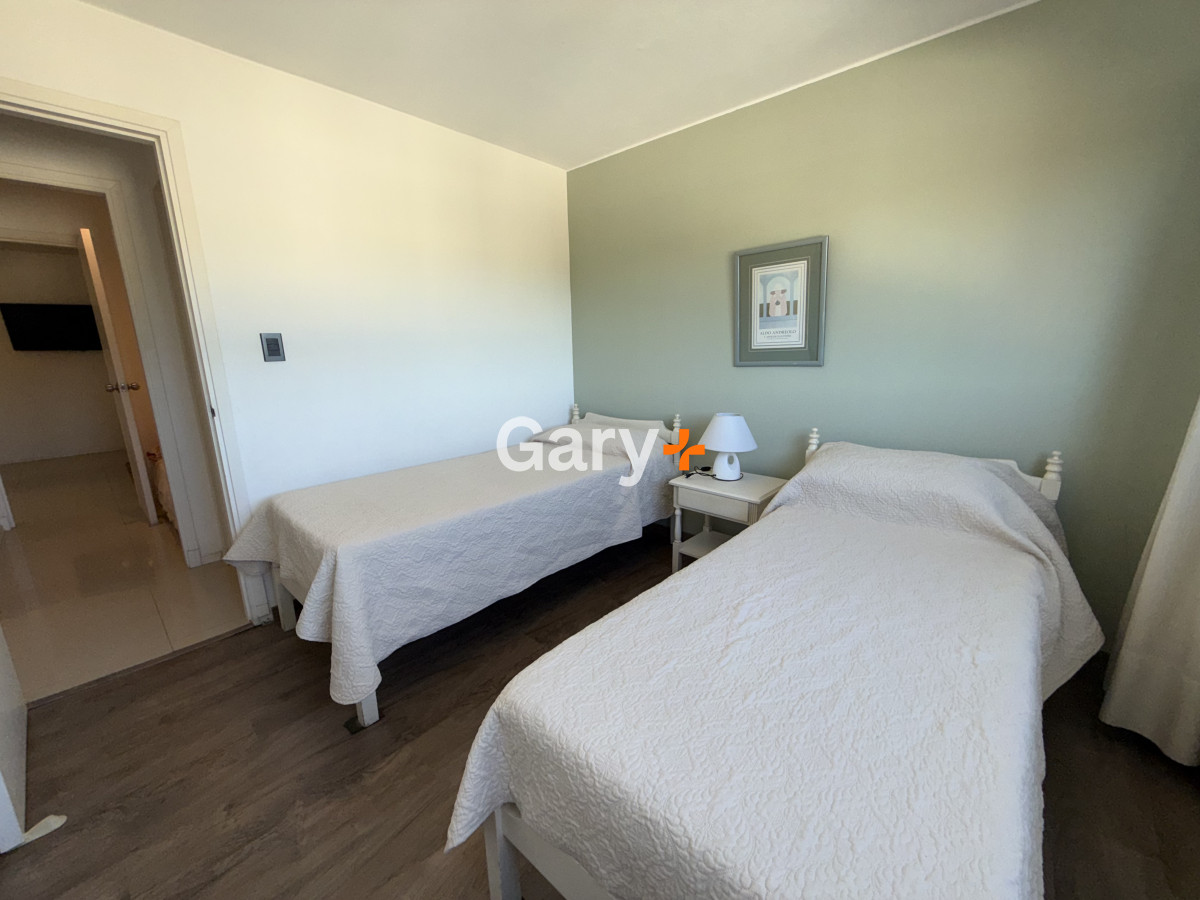 Apartamento ID.708 - Apartamento en venta Playa Mansa frente al mar  2 dormitorios