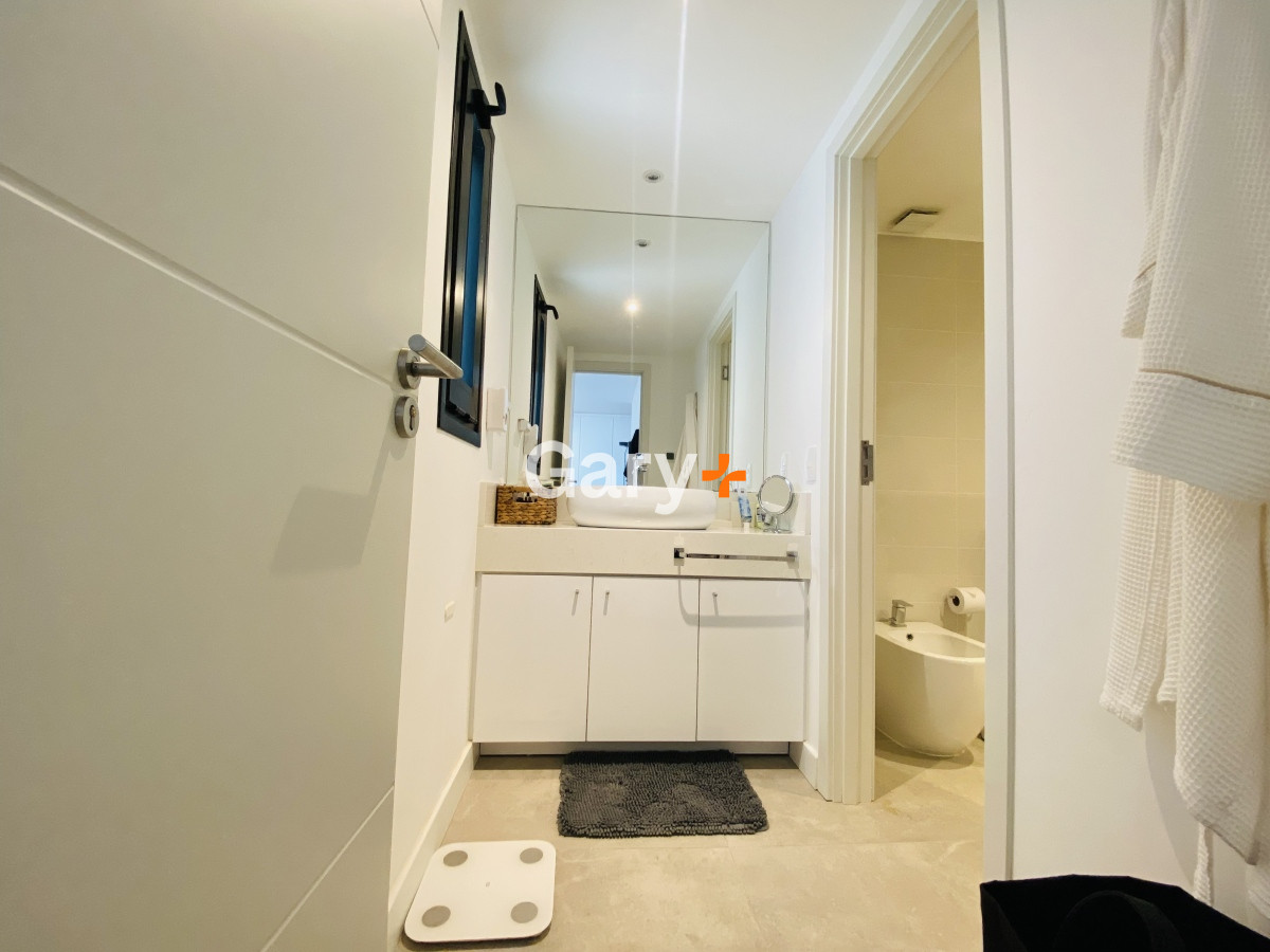 Apartamento ID.27420 - Apartamento en venta de 3 dormitorios en Punta del Este, peninsula frente al mar
