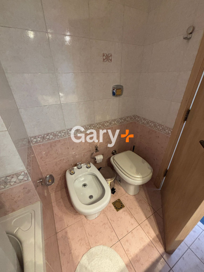 Apartamento ID.11015 - Apartamento en alquiler de 3 dormitorios y dependencia frente al mar en Playa Brava Punta del Este