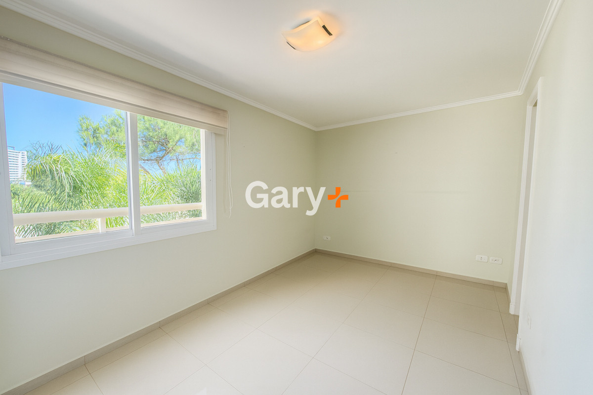 Apartamento ID.28600 - 3 dormitorios a 100 metros del mar – Playa Brava – U$S 305.000