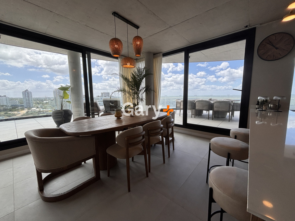 Apartamento ID.27050 - Penthouse de 3 dormitorios en venta, Punta del Este