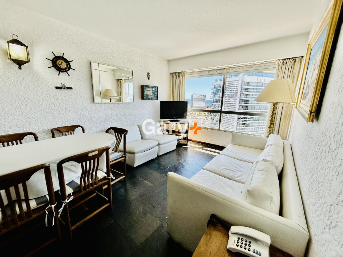 Apartamento ID.27281 - Apartamento de 1 dormitorio en venta frente a playa Brava parada 2.