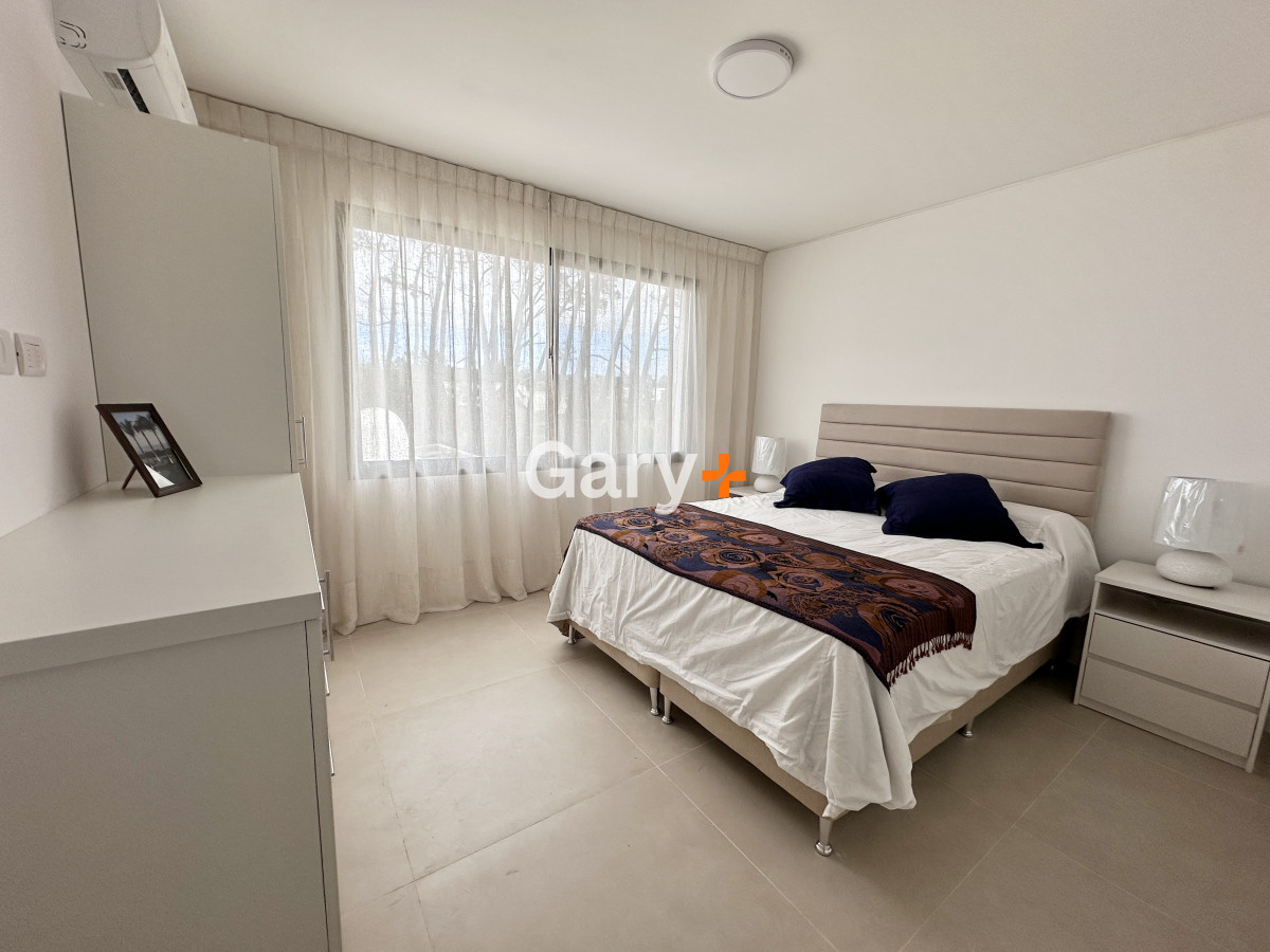 Apartamento ID.28817 - Apartamento en venta de 2 dormitorios y 2 baños, Rincón del Indio, Playa Brava,  Punta del Este.