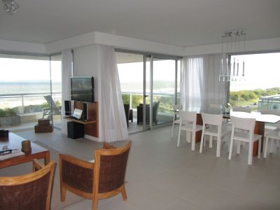 Apartamento de 3 dormitorios en alquiler de temporada Punta del Este