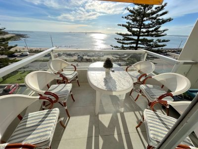 Hermoso apartamento en primera línea de 3 dormitorios, disponible en alquiler, Punta del Este 