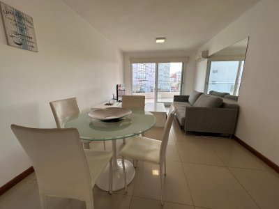 Apartamento en venta en primera linea Playa Mansa - parrillero