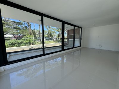 Apartamento en venta en Playa Mansa, 3 dormitorios, Punta del Este