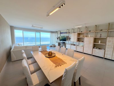 Apartamento 3 dormitorios y dependencia en venta en Punta del Este, Le Parc