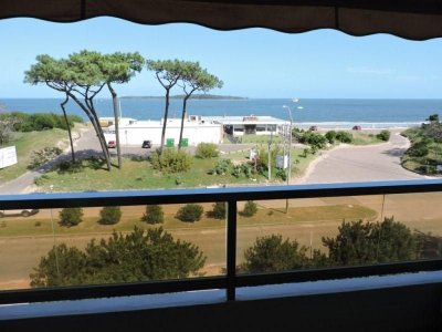 Apartamento en venta Playa Mansa 3 dormitorios