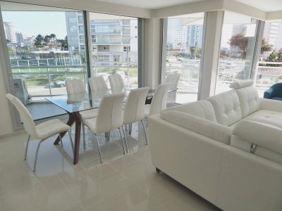 Apartamento en venta Playa Mansa 3 dormitorios