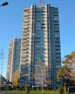 Luminoso y cómodo apartamento en emblemático edificio de la Av. Roosevelt