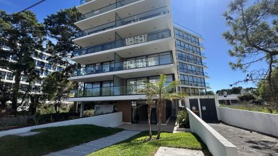 Apartamento de 2 dormitorios alquiler anual, a estrenar en Roosevelt