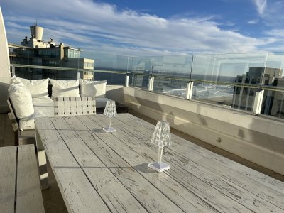 Apartamento pent house en venta de 3 dormitorios en Punta del Este 