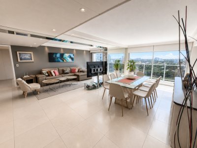 Apartamento de 3 dormitorios y medio, Chiverta, Punta del Este.