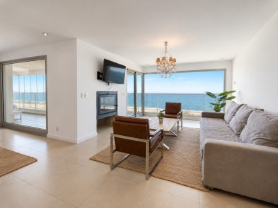 Apartamento en venta Playa Mansa 4 dormitorios