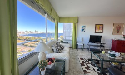 Apartamento en venta en Punta del Este,  Playa Mansa 2 dormitorios