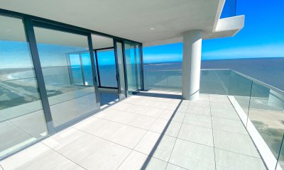 Apartamento de 3 dormitorios en venta en Playa Mansa, Punta del Este, Maldonado