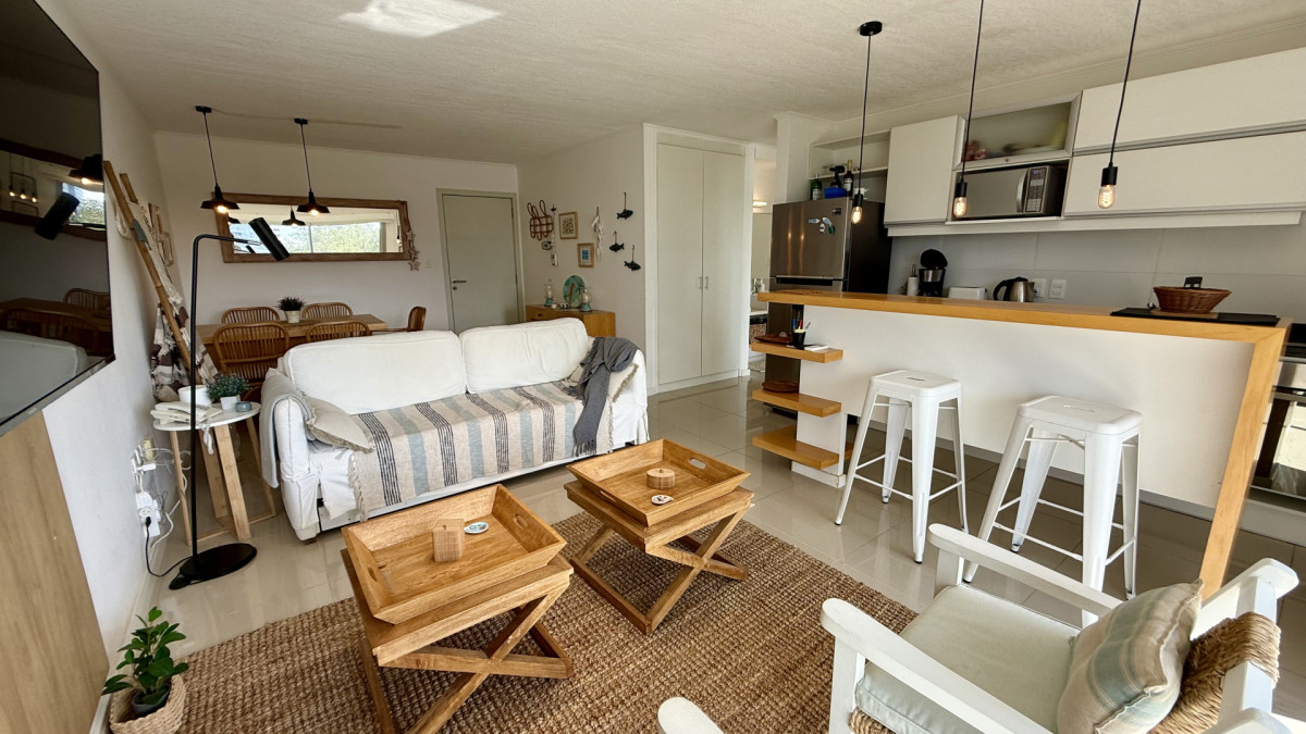 Apartamento de un dormitorio, con gran terraza, en venta en Punta del Este