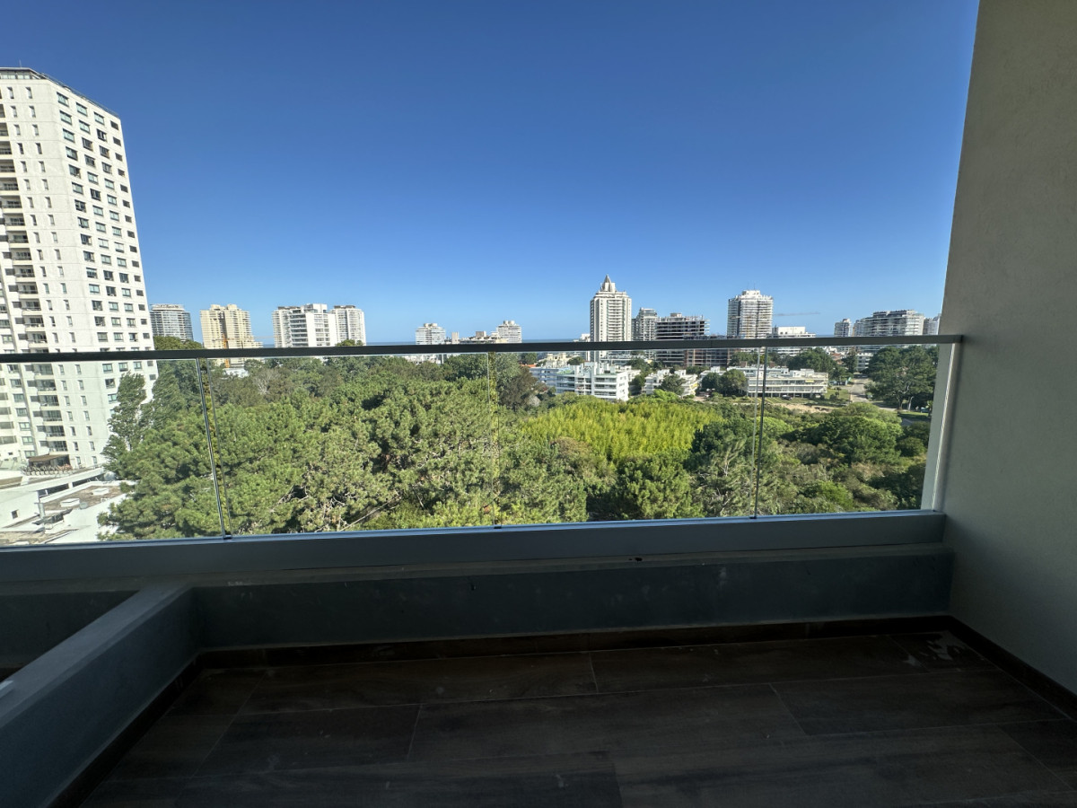 Apartamento  a estrenar de 1 dormitorio y medio en venta en Punta del Este