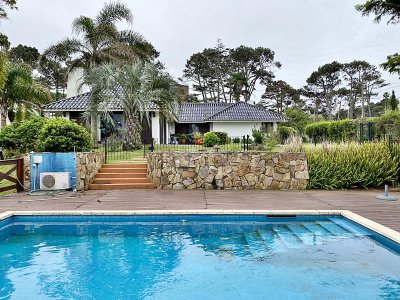 VENTA DE CASA DE 4 DORMITORIOS EN MANSA PUNTA DEL ESTE 