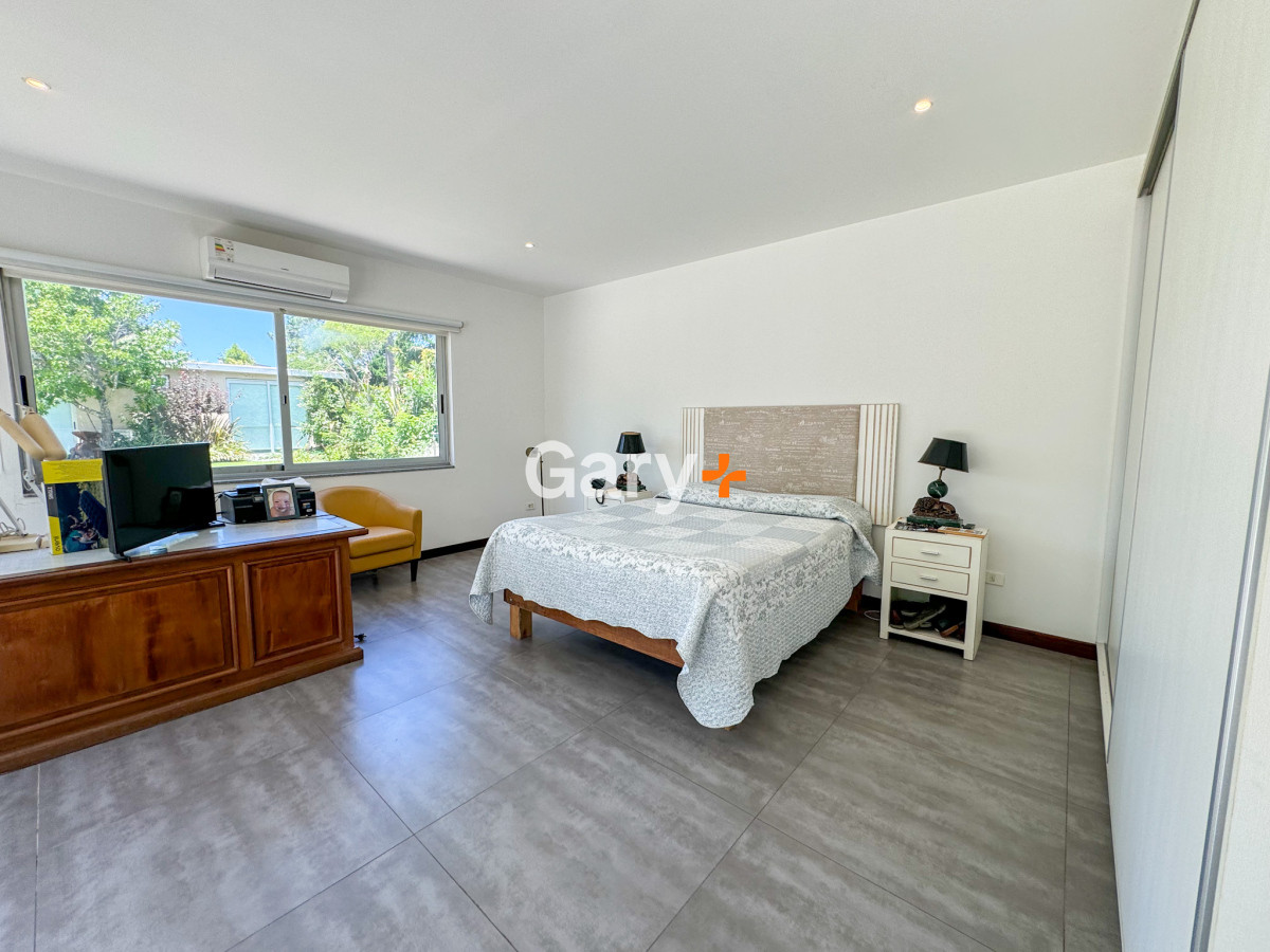 Casa ID.28417 - Casa en venta con 4 dormitorios frente a Laguna del Diario, Punta del Este, Maldonado