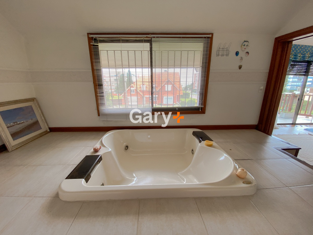 Casa ID.4446 - Casa en venta Playa Mansa punta del este