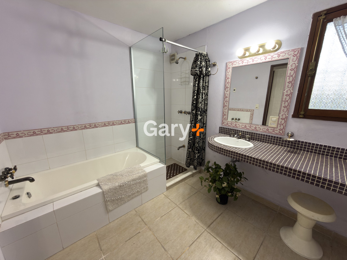 Casa ID.20241 - Casa en Punta del Este, Barrio Cantegril.