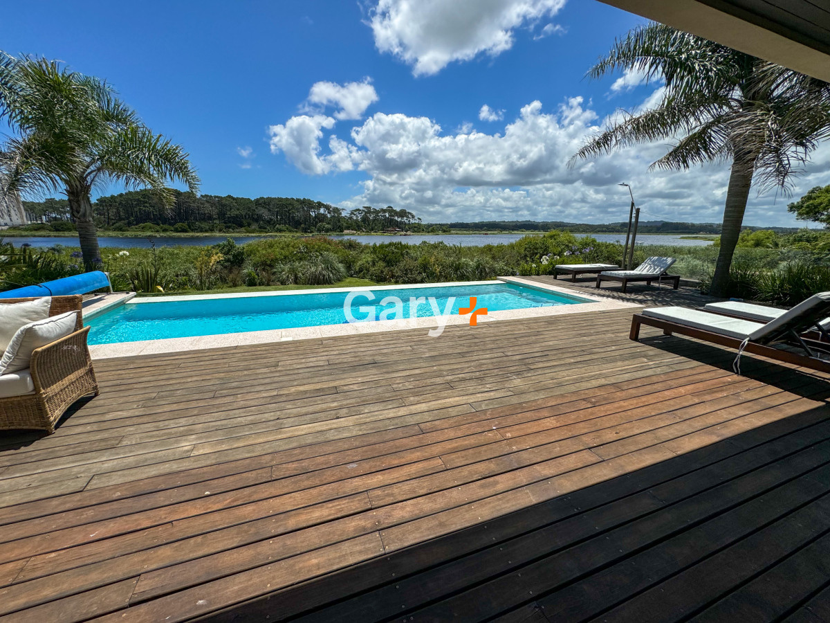 Casa ID.28417 - Casa en venta con 4 dormitorios frente a Laguna del Diario, Punta del Este, Maldonado