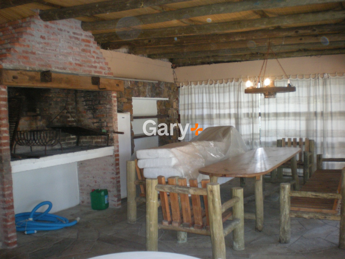 Casa ID.5204 - Casa en venta Lugano Marly 4 dormitorios