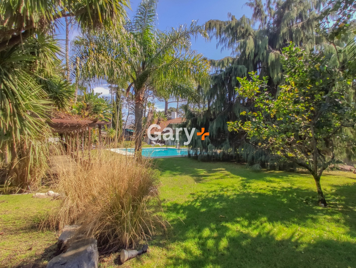 Casa ID.3793 - Casa en venta el Playa Mansa, Punta del Este 